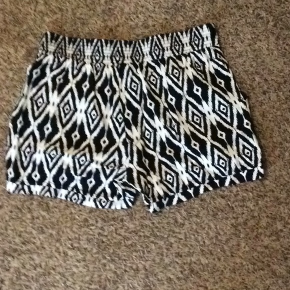BCX Ladies Shorts Sz S - Picture 2 of 4